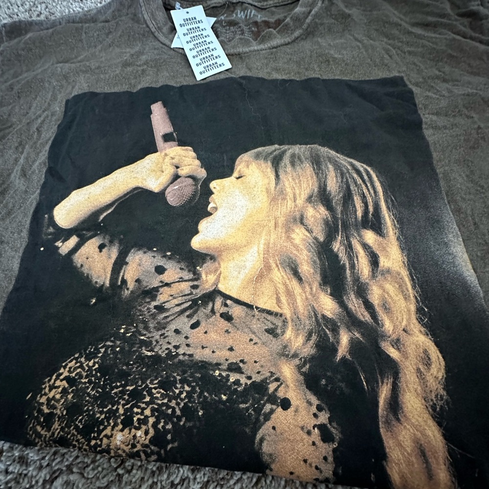 Urban Outfitters Women’s Large Graphic Tee - Brown and Black - Picture 5 of 5